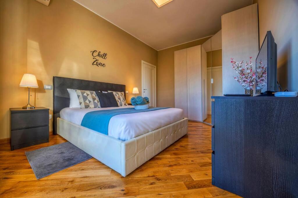 Sunny & Updated Flat With Panoramic City View 50M From M4 Stop Milaan Buitenkant foto