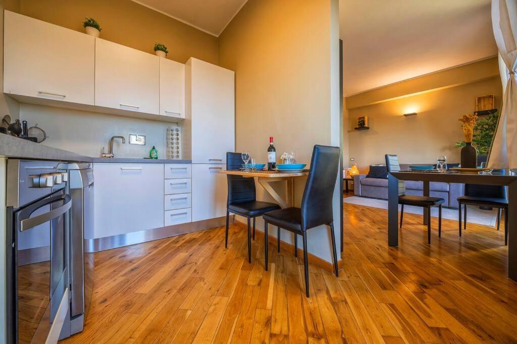 Sunny & Updated Flat With Panoramic City View 50M From M4 Stop Milaan Buitenkant foto