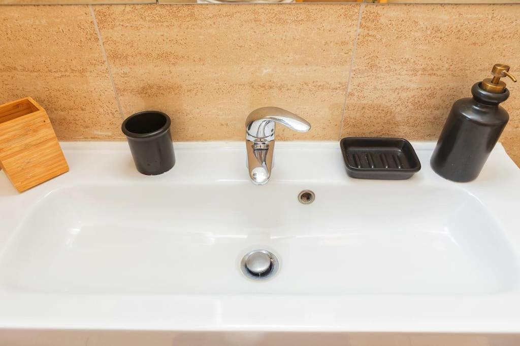Sunny & Updated Flat With Panoramic City View 50M From M4 Stop Milaan Buitenkant foto