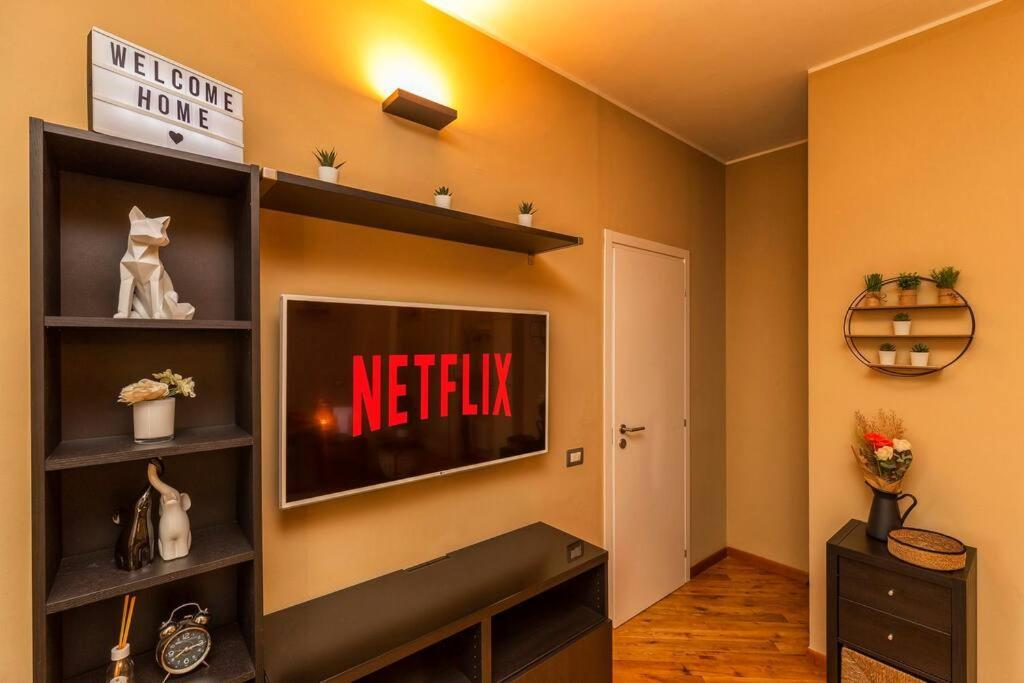 Sunny & Updated Flat With Panoramic City View 50M From M4 Stop Milaan Buitenkant foto
