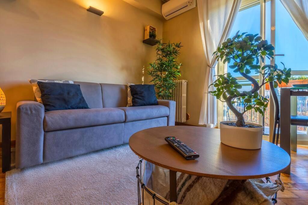 Sunny & Updated Flat With Panoramic City View 50M From M4 Stop Milaan Buitenkant foto