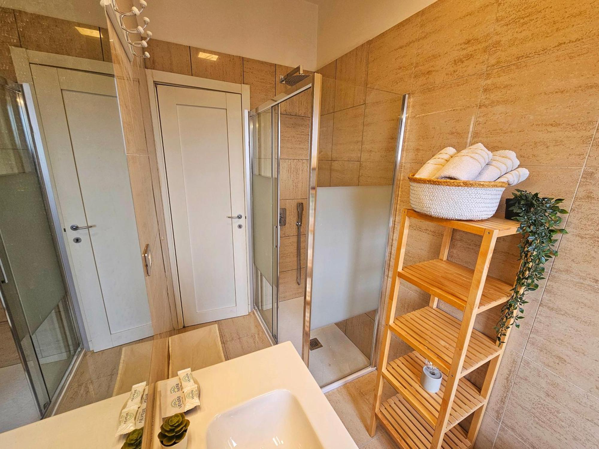 Sunny & Updated Flat With Panoramic City View 50M From M4 Stop Milaan Buitenkant foto